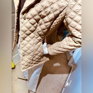 Perfect Calvin Klein Gold/Tan Puffy Coat LOOKS SO HIGH END! Beautiful coat.